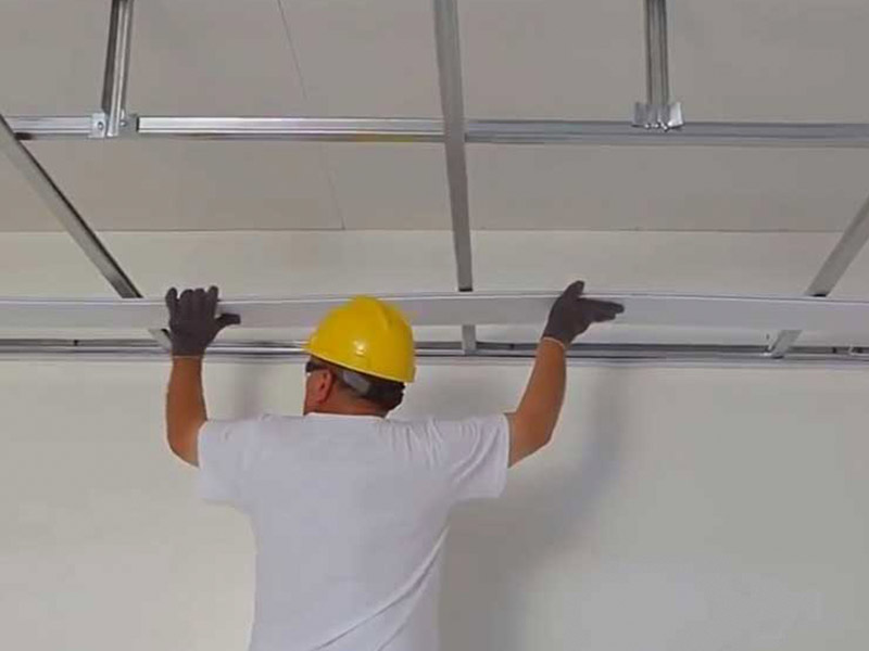 Монтаж ПВХ-панелей на потолок в Бузулуке - Работа 1