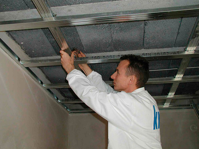 Монтаж ПВХ-панелей на потолок в Бузулуке - Работа 3